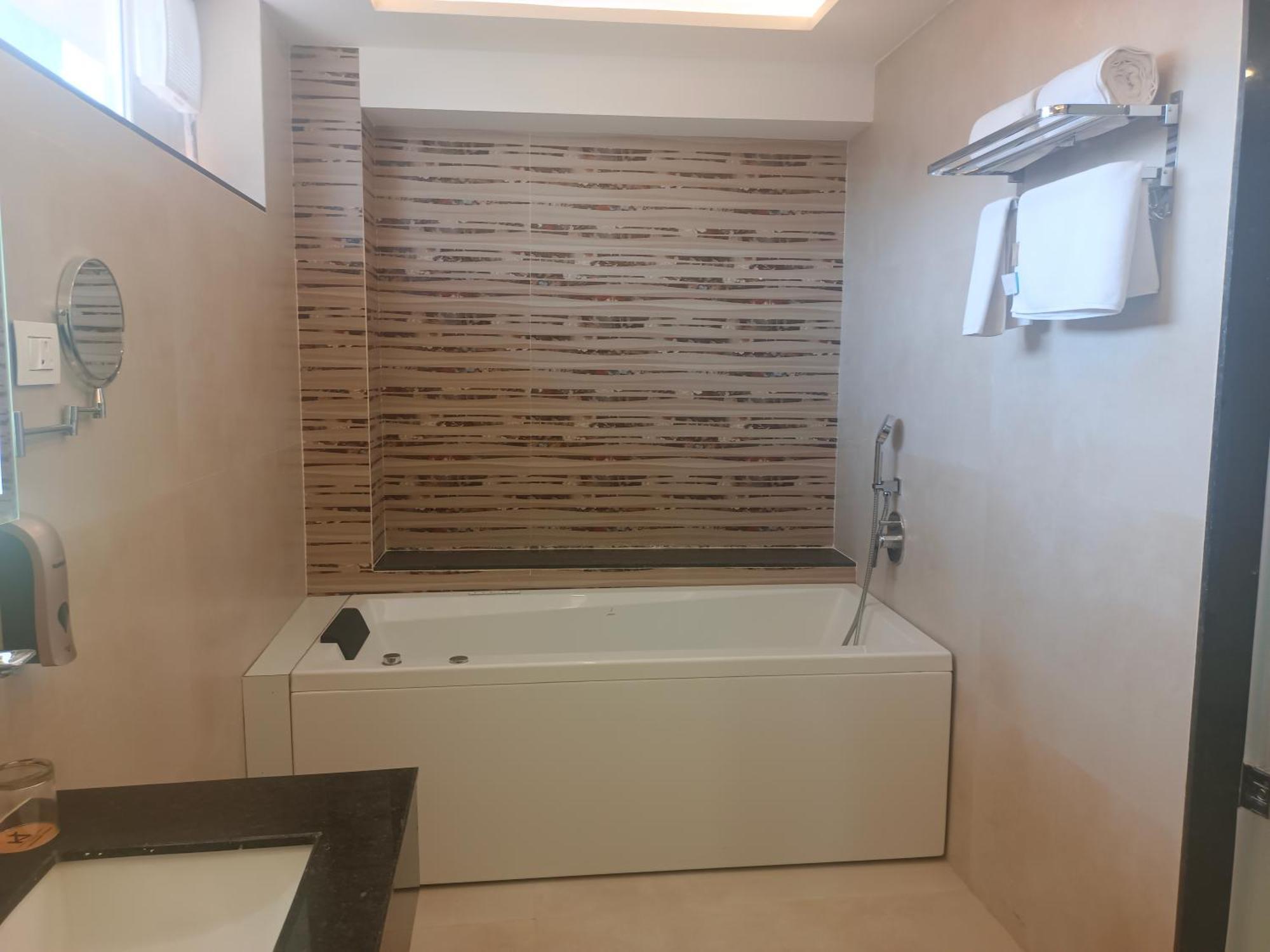 Hotel Kadamb Tree Jabalpur Eksteriør bilde