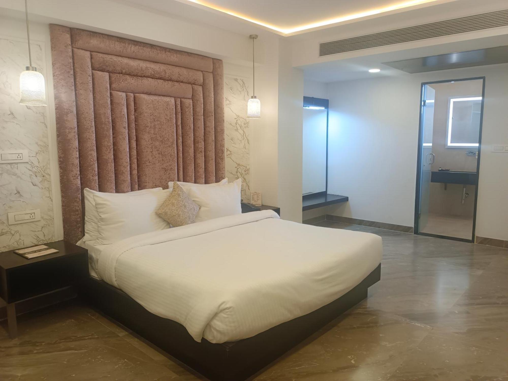 Hotel Kadamb Tree Jabalpur Eksteriør bilde
