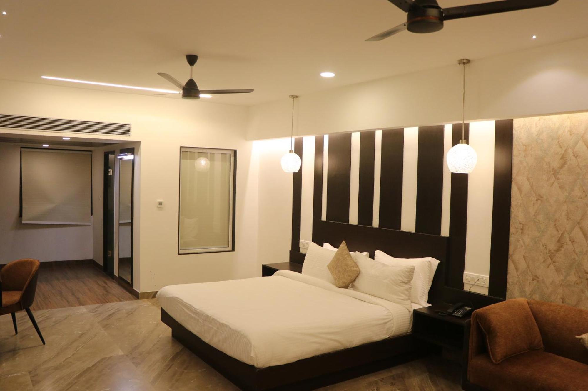 Hotel Kadamb Tree Jabalpur Eksteriør bilde