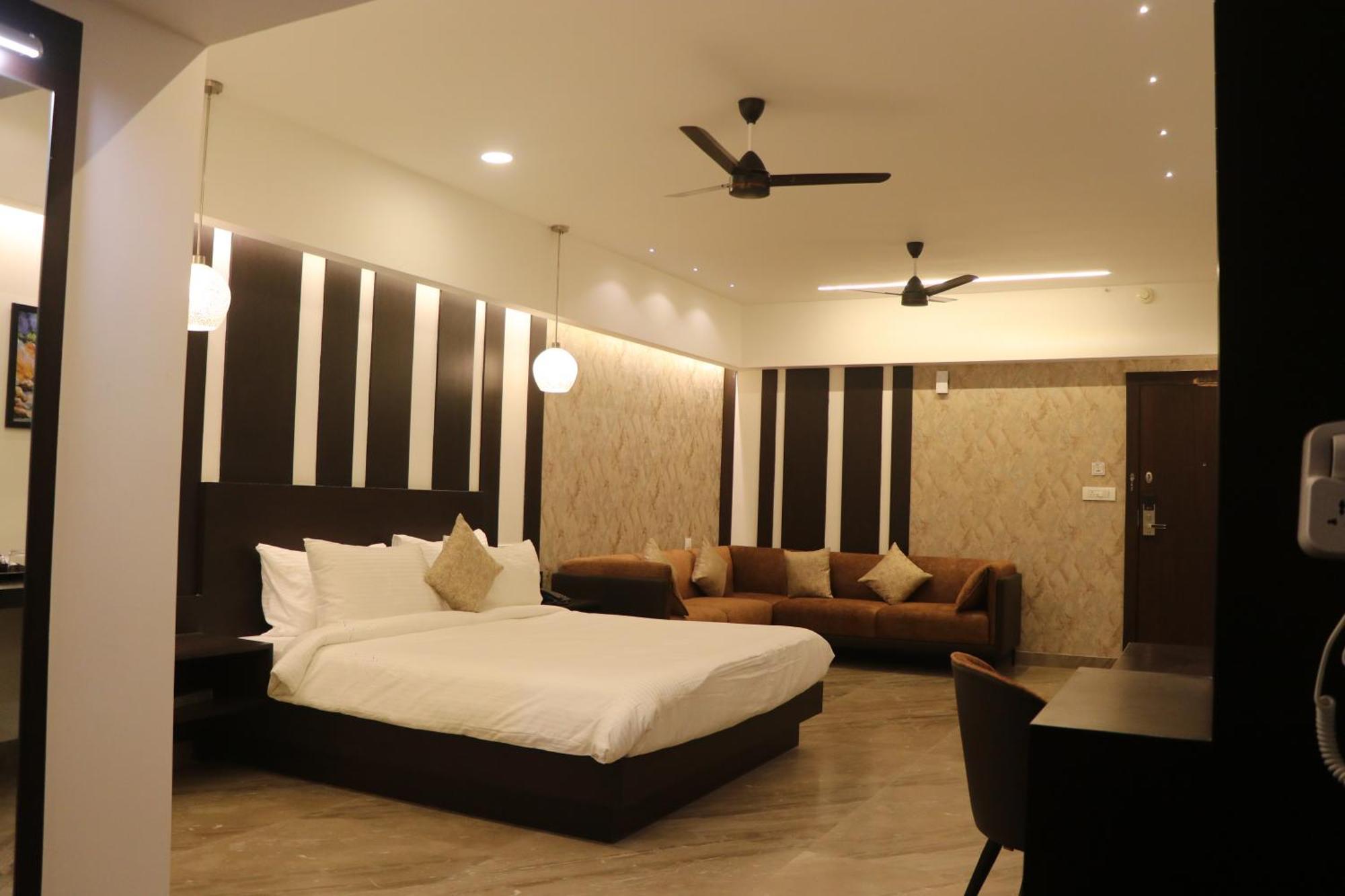 Hotel Kadamb Tree Jabalpur Eksteriør bilde