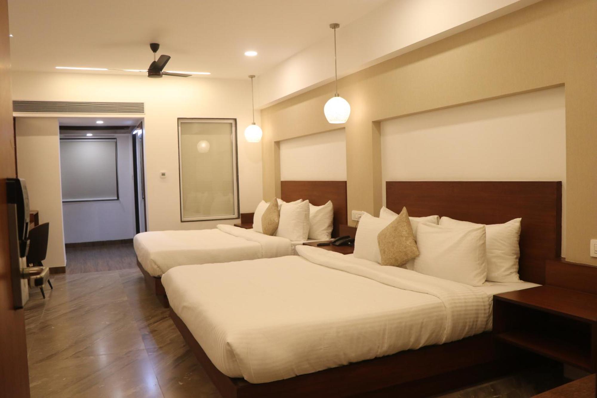 Hotel Kadamb Tree Jabalpur Eksteriør bilde