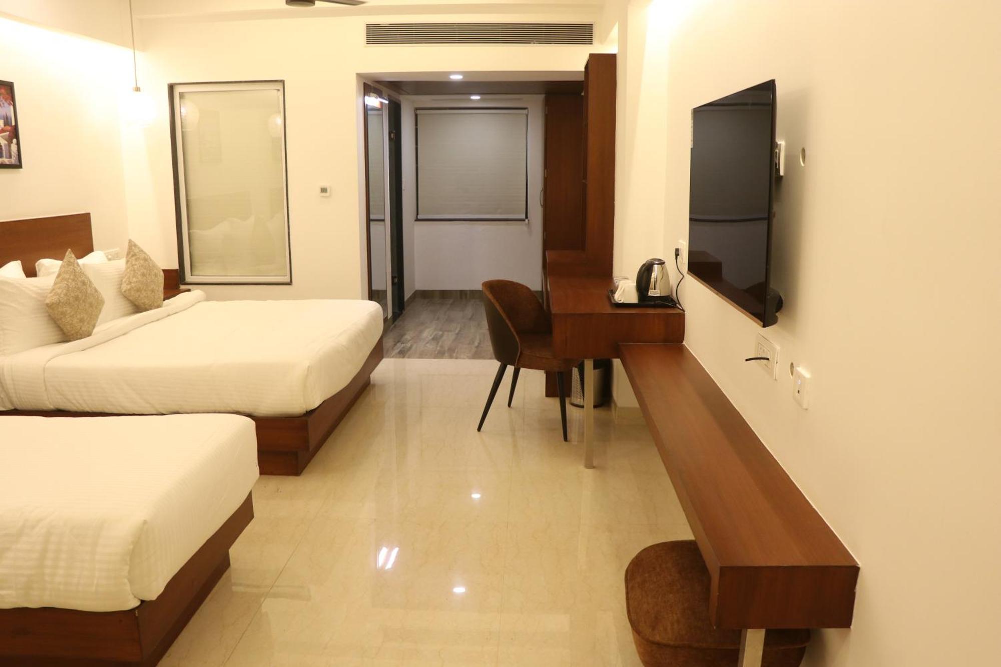 Hotel Kadamb Tree Jabalpur Eksteriør bilde