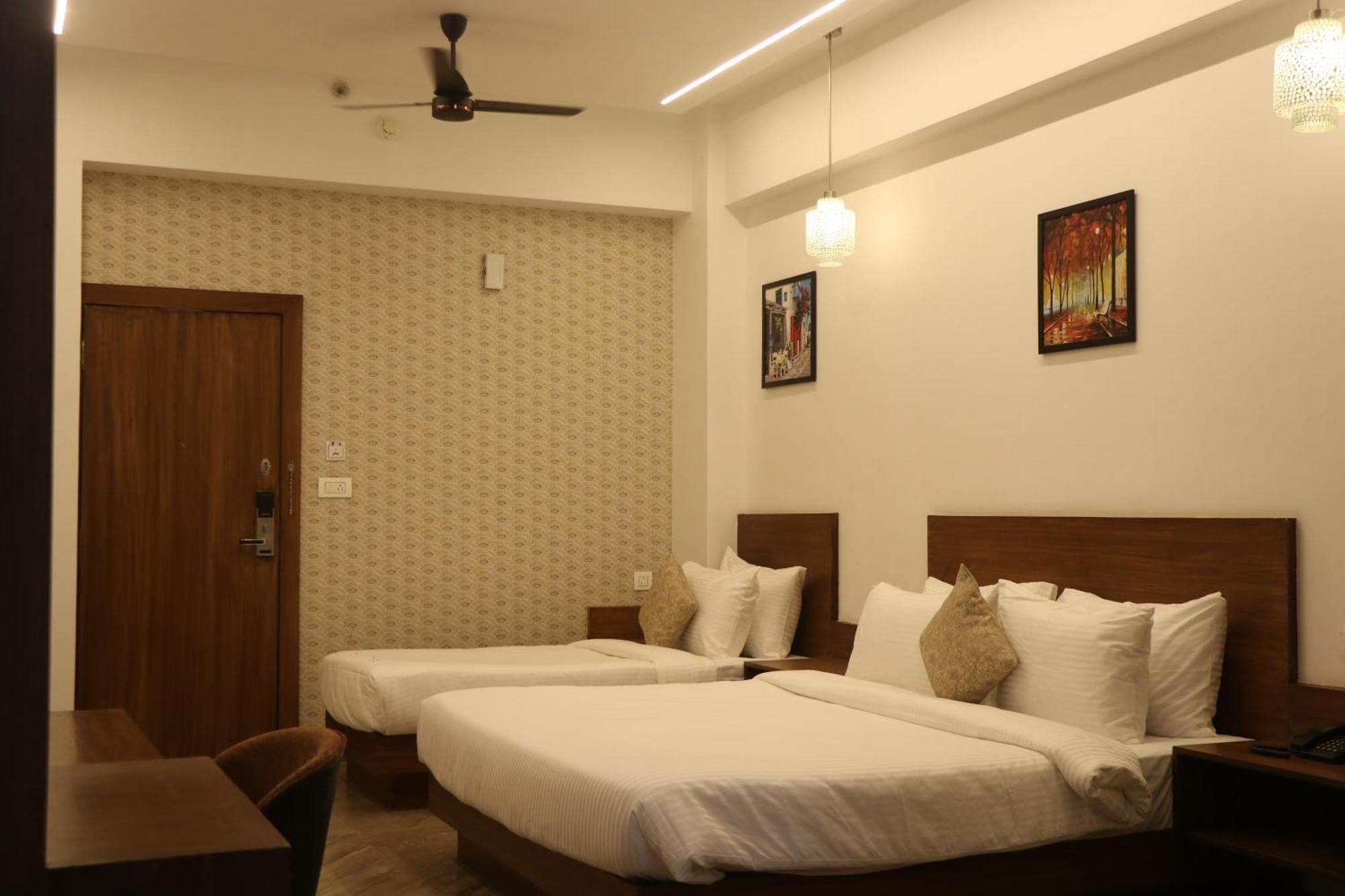 Hotel Kadamb Tree Jabalpur Eksteriør bilde